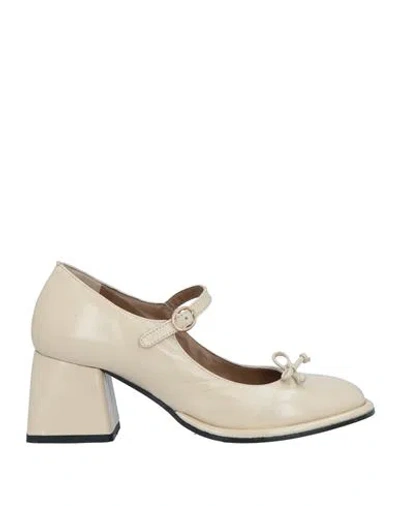 Emanuélle Vee Woman Pumps Beige Size 11 Soft Leather
