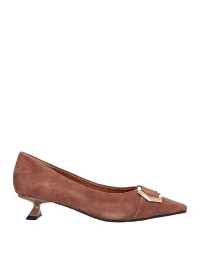 Emanuélle Vee Woman Pumps Brown Size 7 Leather