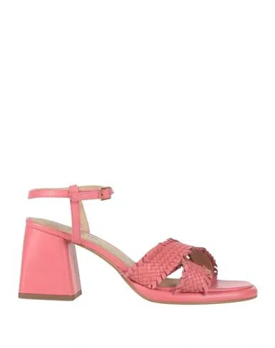 Emanuélle Vee Woman Sandals Coral Size 7 Leather