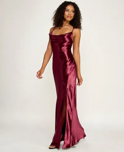 Emerald Sundae Women's Lace Back Scoop Neck Pull-on Gown In Burgundy