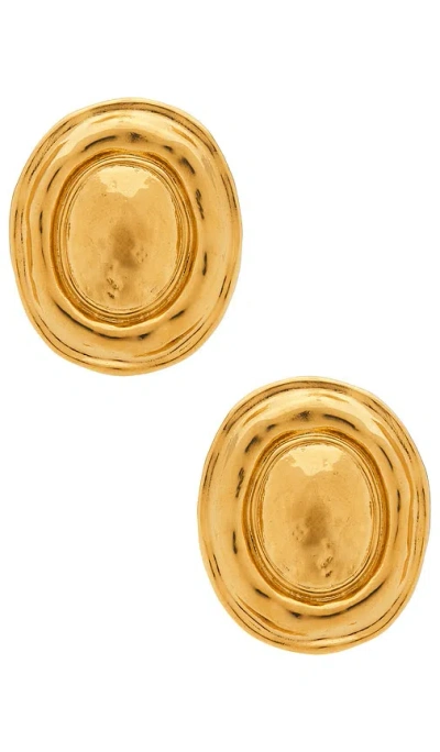 Emma Pills Hot In Gold
