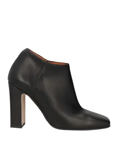 Emmeline Woman Ankle Boots Black Size 5 Leather