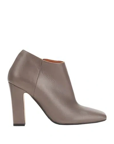 Emmeline Woman Ankle Boots Dove Grey Size 9 Leather