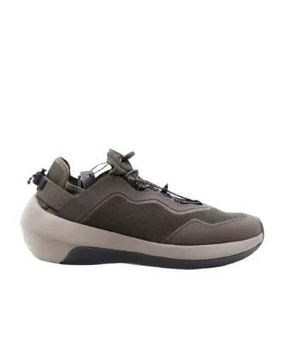 Emporio Armani Round Toe Low-top Sneakers In Black