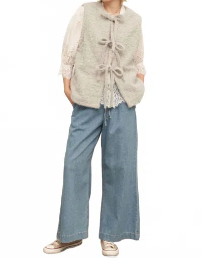En Creme Front Ribbon Tie Sweater Vest In Grey In Gray