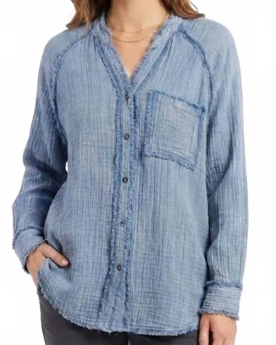 En Creme Kelly Crinkle Long Sleeve Tunic Top In Blue
