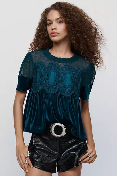 En Elly Velvet Scallop Top In Blue