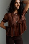 En Elly Velvet Scallop Top In Brown