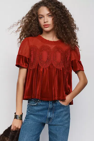 En Elly Velvet Scallop Top In Red