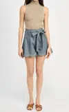 En Saison Angeline Scallop Hem Shorts In Chambray In Blue
