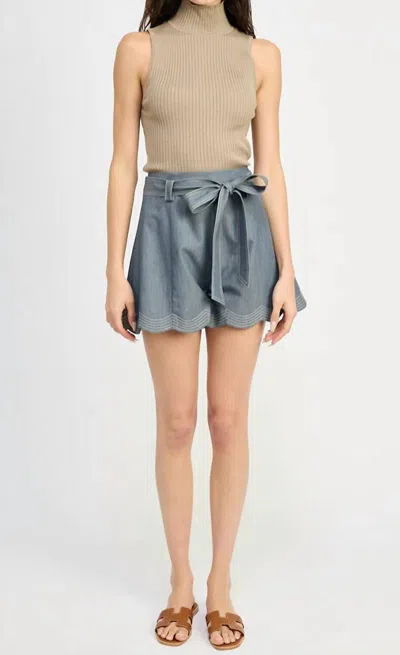 En Saison Angeline Scallop Hem Shorts In Chambray In Blue