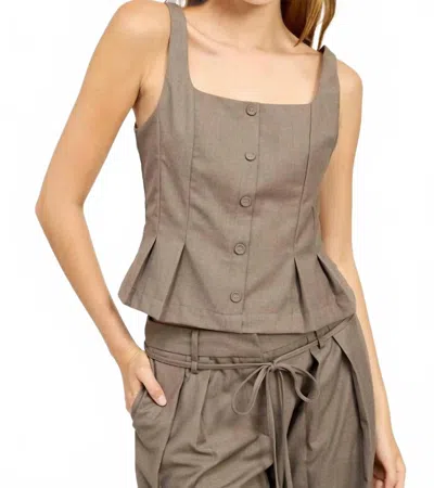 En Saison Mirabella Sleeveless Top In Toast In Green