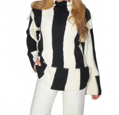 Endless Blu. Abstract Stripe Sweater In White In Black