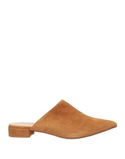 Entourage Woman Mules & Clogs Tan Size 8 Soft Leather