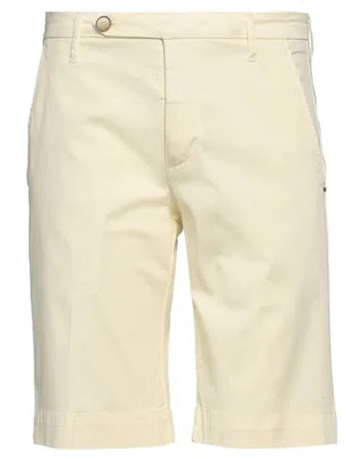 Entre Amis Man Shorts & Bermuda Shorts Pastel Yellow Size 31 Cotton, Elastane