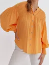 ENTRO BUTTON UP LONG SLEEVE TOP IN APRICOT