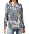 Entro Camo Keyhole Top In Blue In Blue