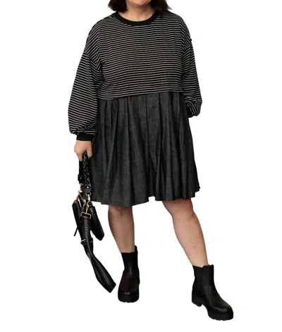 Entro In With Stripes Dress In White/black In Multi