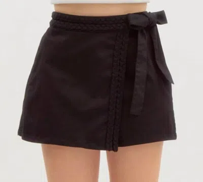 Entro Kelsey Skort In Black In Brown
