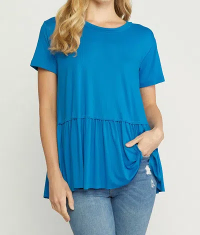 ENTRO SHORT SLEEVE PEPLUM TOP IN BLUE