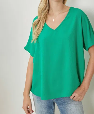 Entro Short Sleeve V-neck Top In Kelly Green