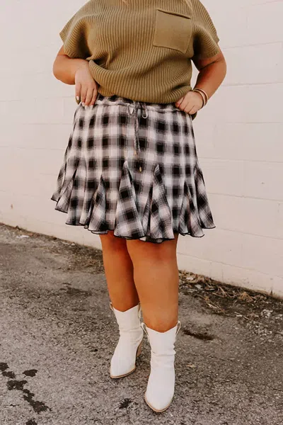 Entro Small Town Holiday Skirt - Plus In Black In Multi