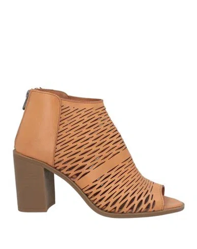 Epoche' Xi Woman Ankle Boots Camel Size 8 Leather In Beige