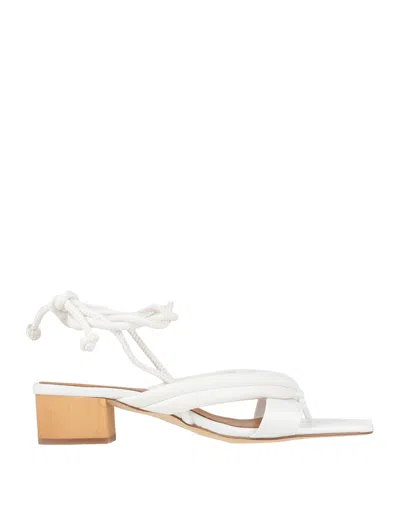 Eqüitare Toe Strap Sandals In Off White