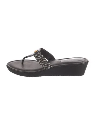 Pre-owned Eric Javits Leather Patterned Flip Flops In Black