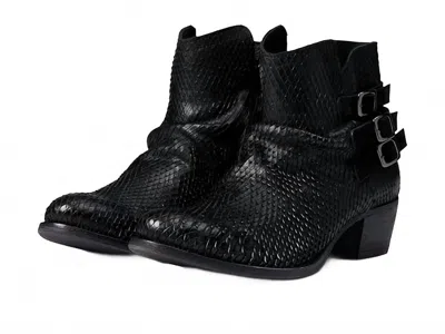 Eric Michael Carlita Python Serraje In Black