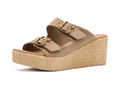 Eric Michael Focus In Sand