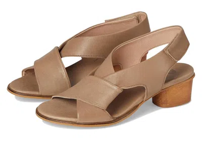 Eric Michael Isla In Sand