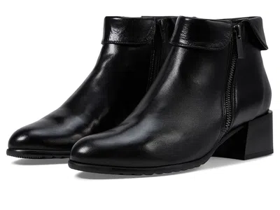 Eric Michael Sonia In Black