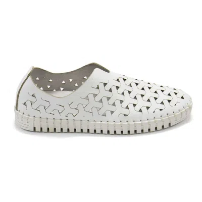 Eric Michael Women's Inez Leather Slip-on Flat Comfort Shoes In White