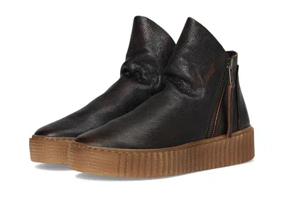 Eric Michael Zelda In Brown