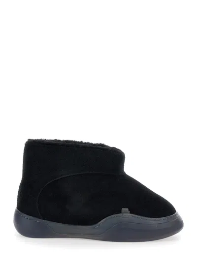 Erl Unisex Leather Ankle Boots With Minimal Vamp Detail And Laceless Closure In Black