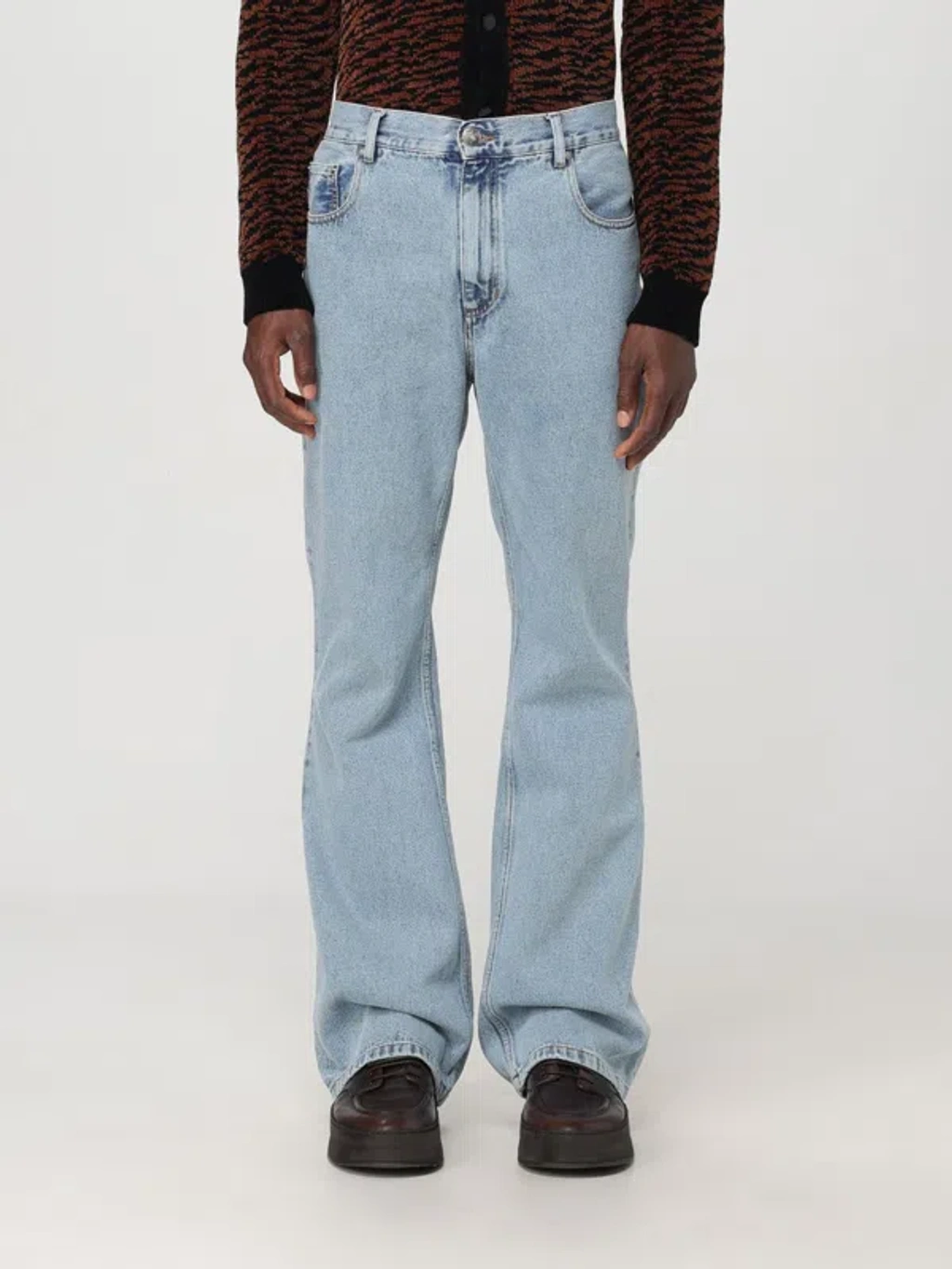 【関税込み】ERNEST W. BAKER ブルー フレアジーンズ Blue Flared Jeans by Ernest W. Baker on Sale