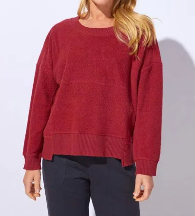 Escape By Habitat Heather Fleece Pullover In Garnet In Red
