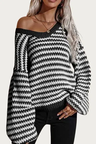 Esley Collection Striped V-neck Knit Sweater In Black/white
