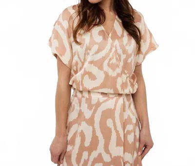 Esqualo Printed Short Sleeve Blouse In Tan In Brown