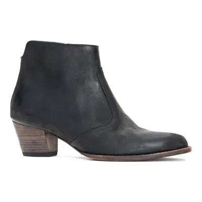 Esquivel Jane Boot In Black Leather