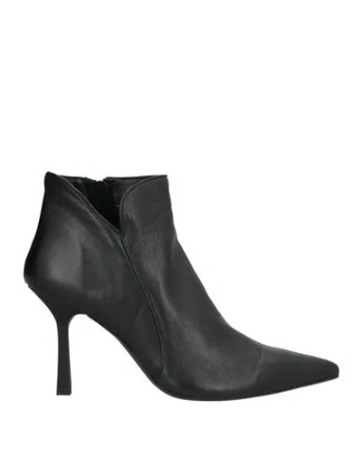 Essential L.a.b. Essential L. A.b. Woman Ankle Boots Black Size 11 Leather