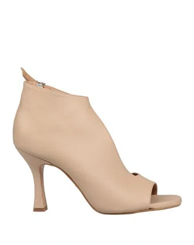 Essential L.a.b. Essential L. A.b. Woman Ankle Boots Sand Size 6 Leather