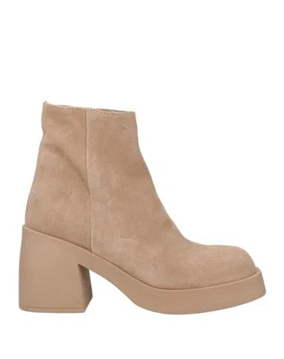 Essential L.a.b. Essential L. A.b. Woman Ankle Boots Sand Size 7 Leather In Neutral