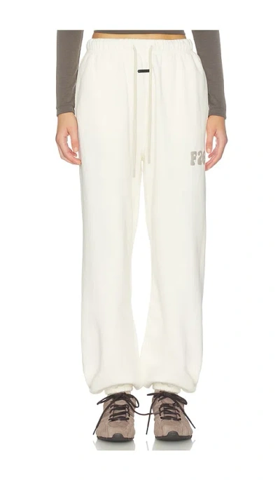 Essentials Classic Fleece Sweatpant In Washed Ivory