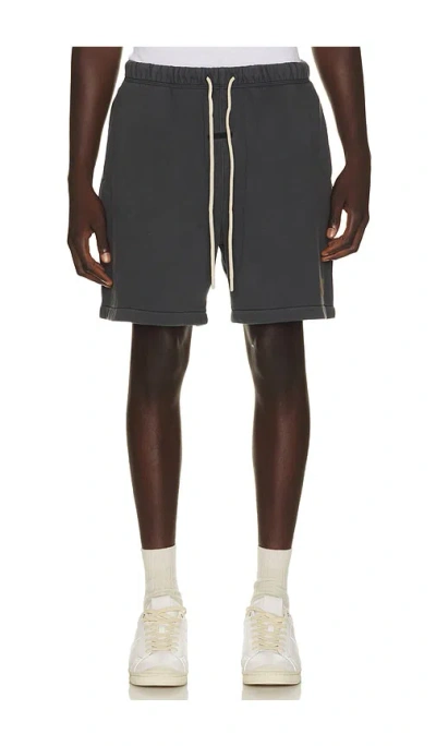 ESSENTIALS CLASSIC SHORT