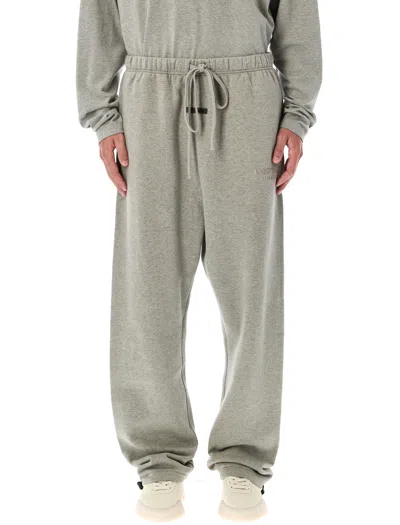 ESSENTIALS FEAR OF GOD ESSENTIALS ESSENTIALS FEAR OF GOD ELAXED FLEECE SWEATPANTS CONCRETE HEATHER