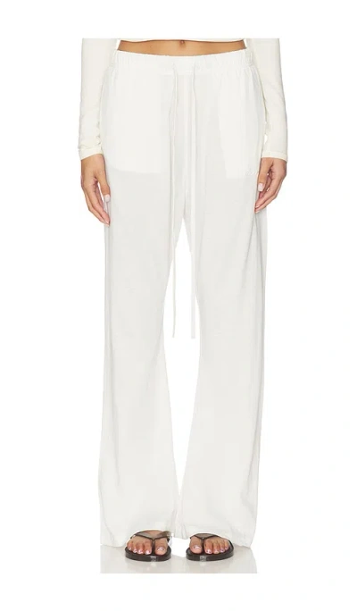 Essentials Flare Pant In White