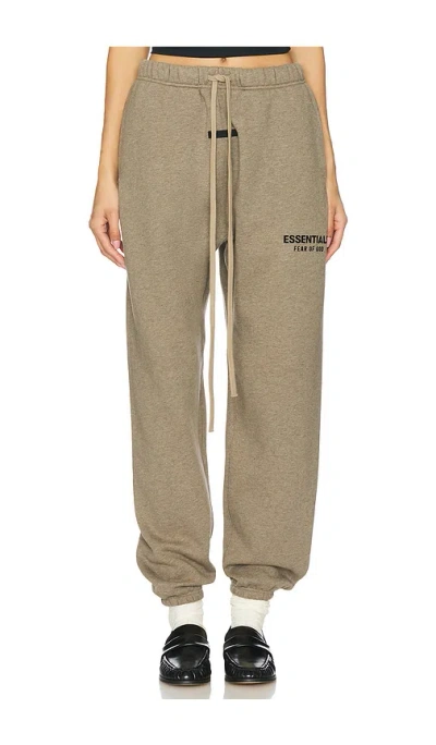 Essentials Fleece Essential Sweatpant In Heather Gray