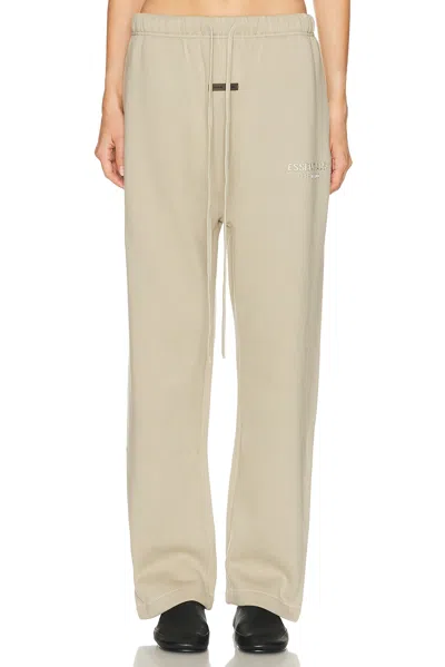 Essentials Fleece Relaxed Sweatpant In Gray